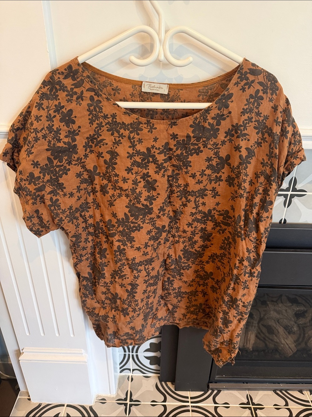 100% Linen Bachrach Rust Brown Floral Short Sleeve Tee
